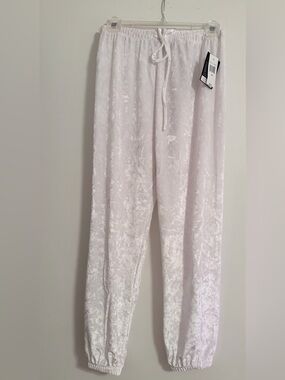 NWT ONZIE White Velvet Athletic Jogger Pants